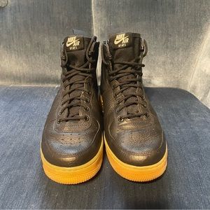 Nike sf AIR FORCE 1 Mid Black Gum Shoes Size 8 Urban Utility